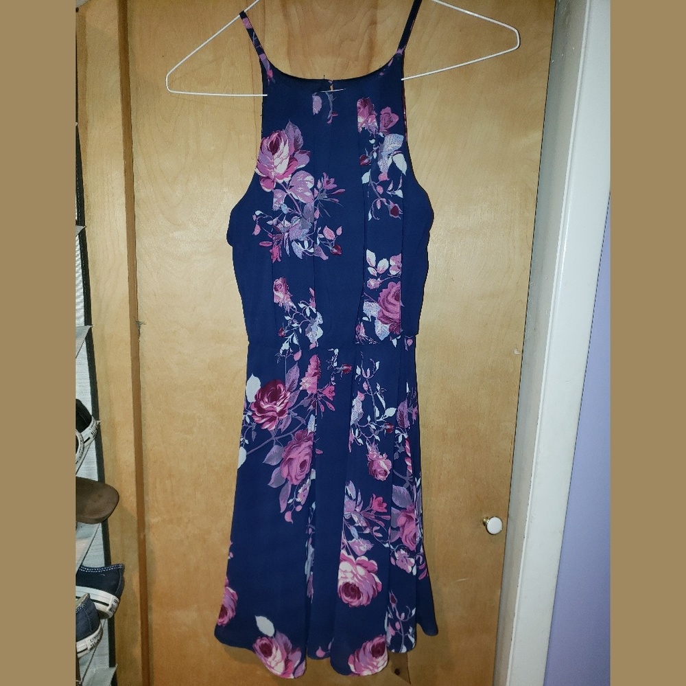 💙Francescas navy blue and pink floral dress